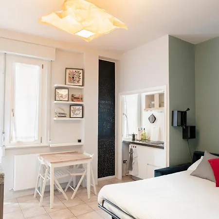 Apartment Moderno * Lago E Centro Storico * *